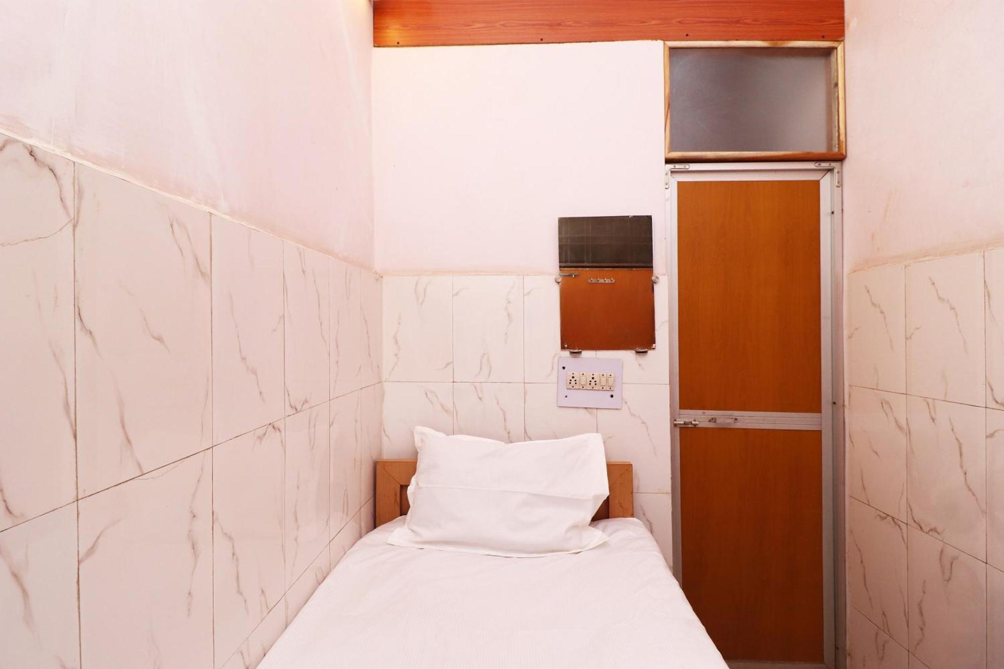 Hotel Kshama Jabalpur Eksteriør billede